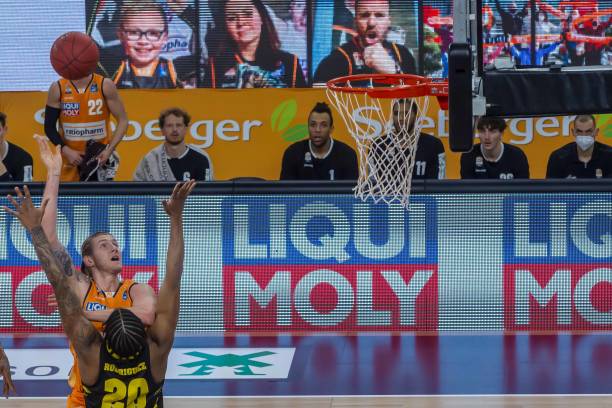 禁区内的 禁区内的