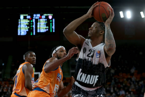 对年轻球员 对年轻球员