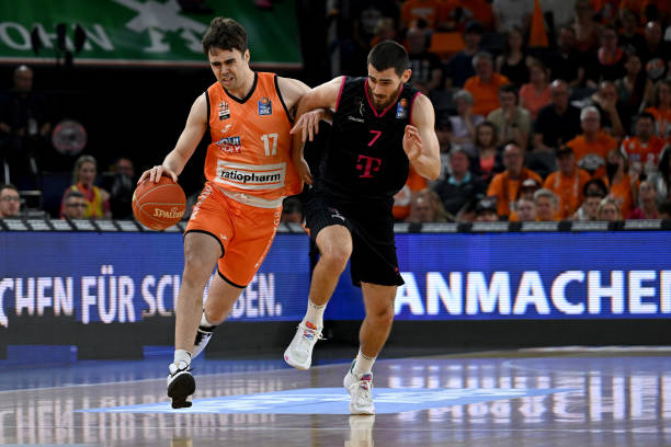 亚洲赛场收 亚洲赛场收